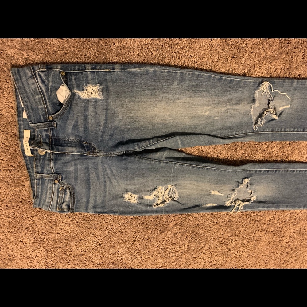 Medium wash ripped jean